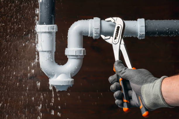 Professional Leak Detection technician working in Beach City, TX